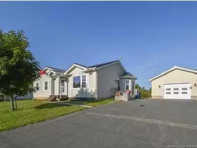 149 4E St, Shippagan, NB, E8S 1A9 house for sale Listing ID.