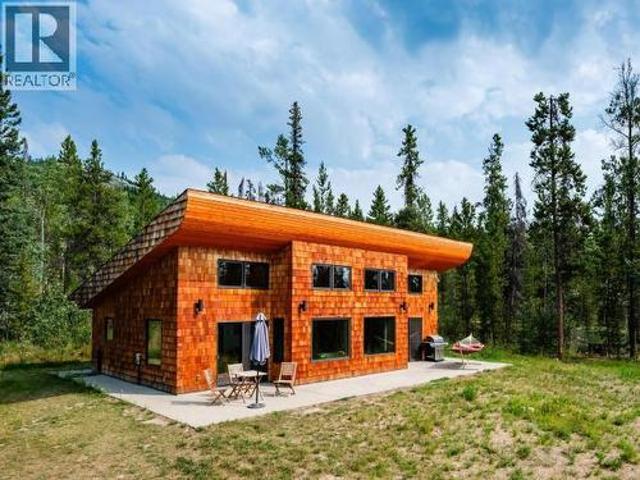 149 Springer Road, Whitehorse North, YT, Y1A 7A2 house for sale | Listing ID 17490 | Royal LePage