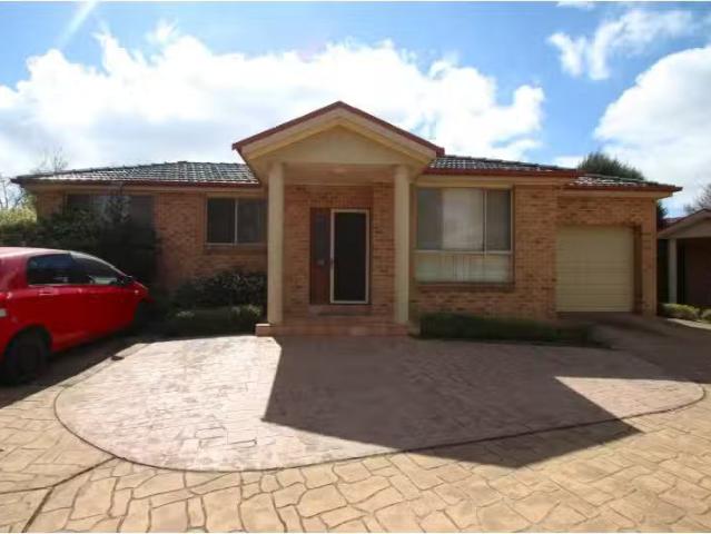 1/4 4A Sampson Street, ORANGE Townhouse for rent Listed by Pr.