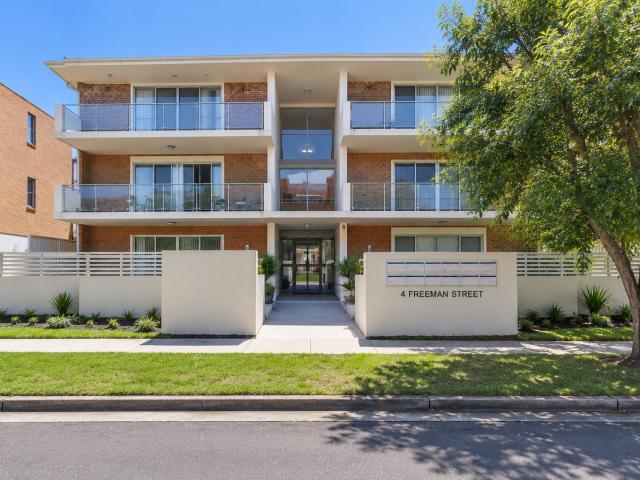1/4 6 Freeman Street, WARWICK FARM NSW 2170