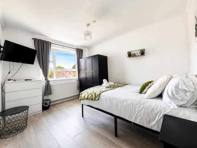 14 16 South Park Road, London, SW19 8SU, United Kingdom | 3 bed apartment for rent #170428844 | Rentberry