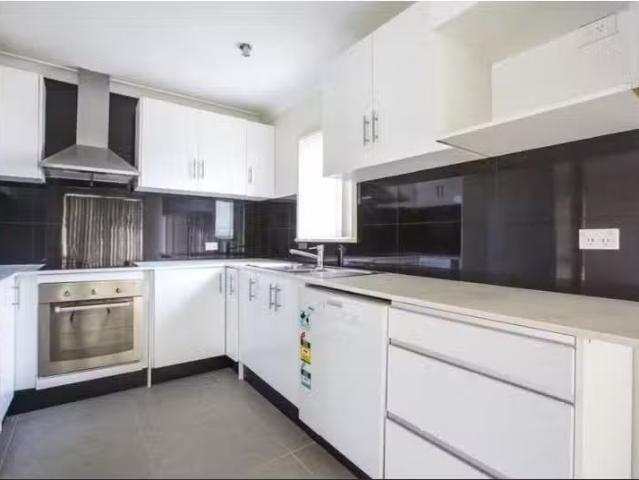 14 Taranaki Avenue, LETHBRIDGE PARK House for rent Listed by.