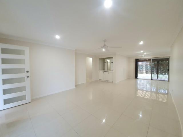 14 Waitomo StreetBroadbeach Waters QLD 4218, Australia