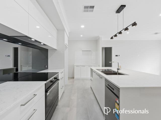 14 Waverton CrescentBushmead WA 6055, Australia