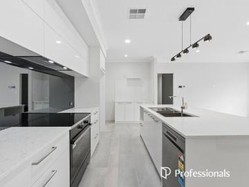 14 Waverton CrescentBushmead WA 6055, Australia
