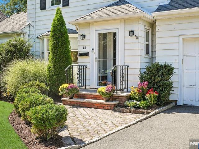 14 Wayland Drive