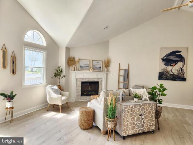 14 White Sail Circle