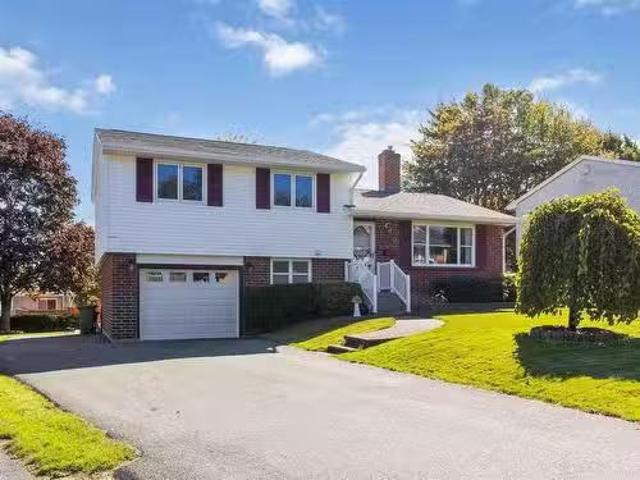 14 Agincourt Crescent, Dartmouth, NS, B2V 1J1 house for sale.