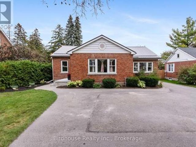14 Angeline Street S, Kawartha Lakes Lindsay, ON, K9V 3K8 house for sale | Listing ID X13848 | Royal LePage