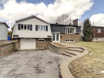 House for sale in Roussillon - Swimming pool