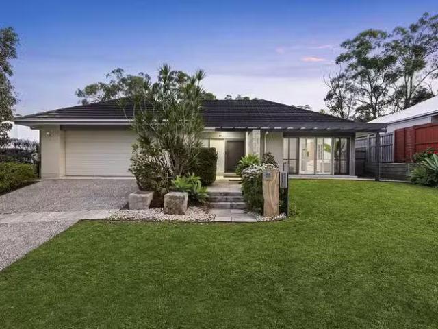 14 Barrington Crescent, Wakerley, QLD 4154