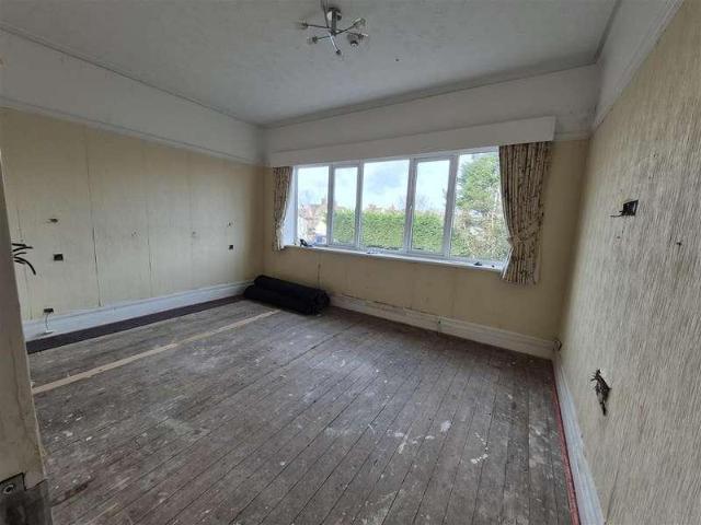 14 bed house for sale