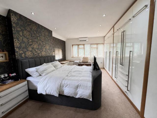 14 bed house for sale