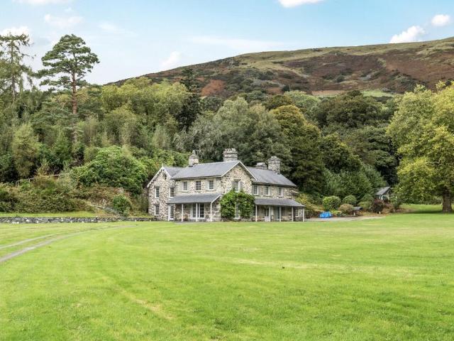 14 bedroom detached house for sale