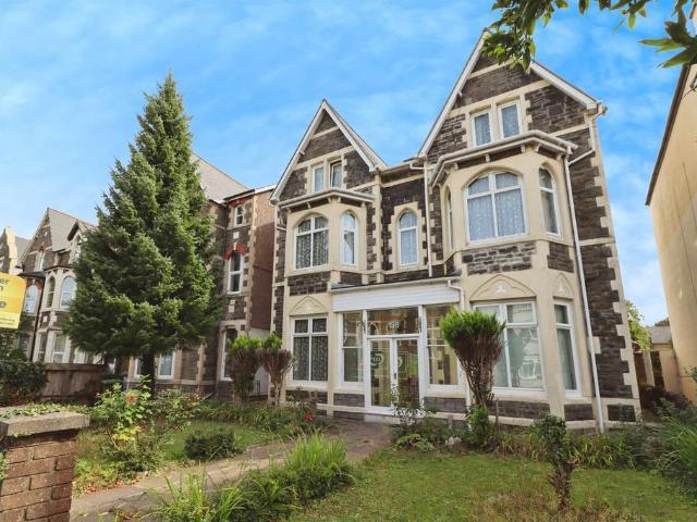 14 bedroom detached house for sale