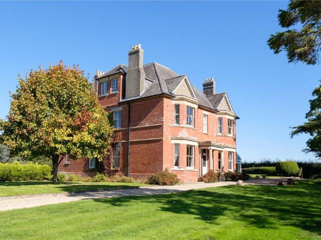 15 bedroom detached house for sale