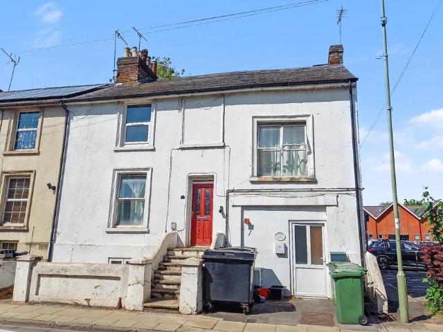 15 bedroom end of terrace house for sale