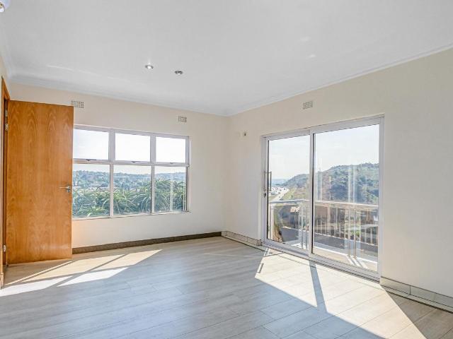 14 Bedroom House For Sale in Bassonia