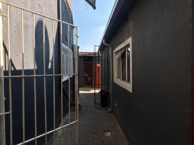 14 Bedroom House For Sale in Isithame