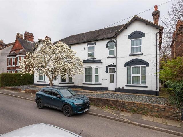 14 bedroom house for sale