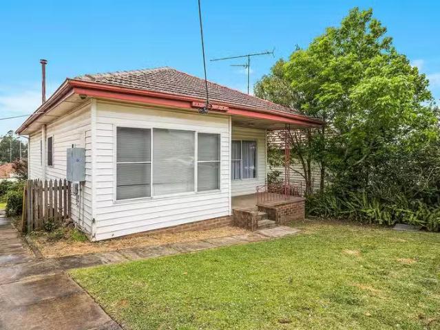 14 Bellevue Road, Figtree, NSW 2525 House for Rent