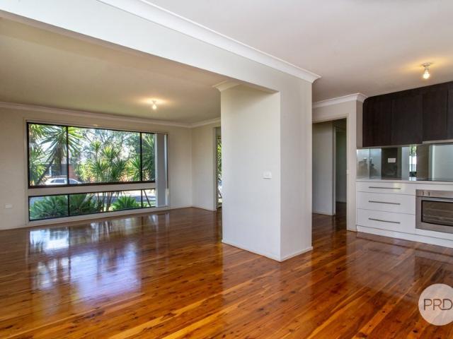 14 Bilwara Cres, South Penrith NSW 2750