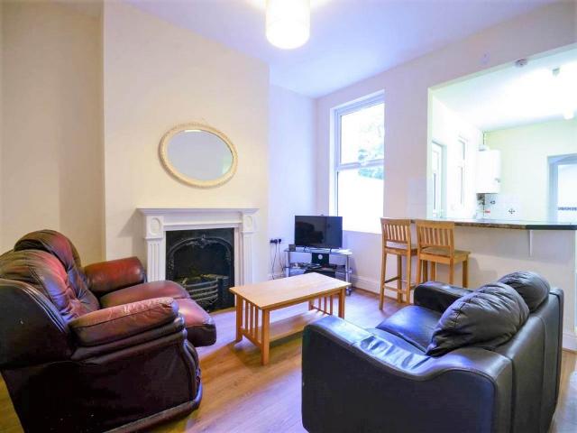 14 Birstall Road, Liverpool, L6 9AH, United Kingdom | Room for rent #134073375 | Rentberry