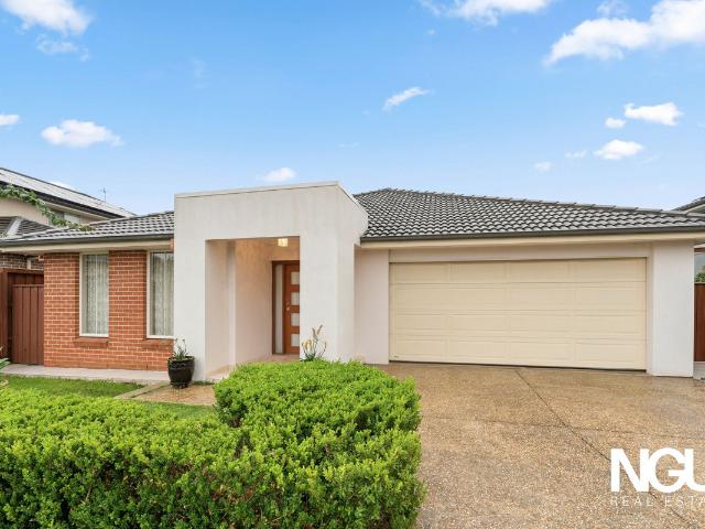 14 Burringoa Crescent, COLEBEE NSW 2761