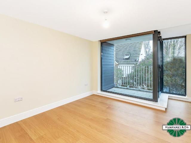 14 Cameron Road IG3, 1 bed flat to rent, £1,500 pcm | PrimeLocation