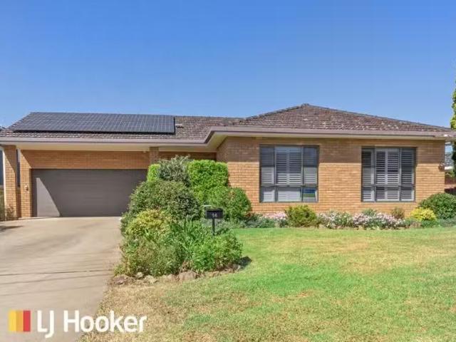 14 Caloola Street, HILLVUE House for rent Listed by Whitney M.