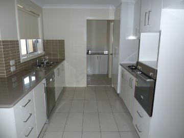 14 Carinya Street Glenfield Park, NSW 2650