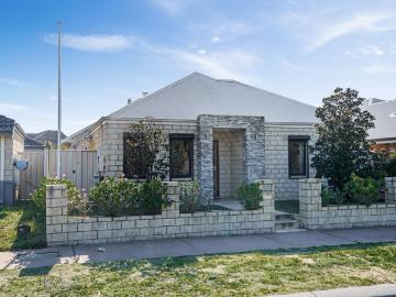 14 Carnelian ParkwayCaversham WA 6055, Australia