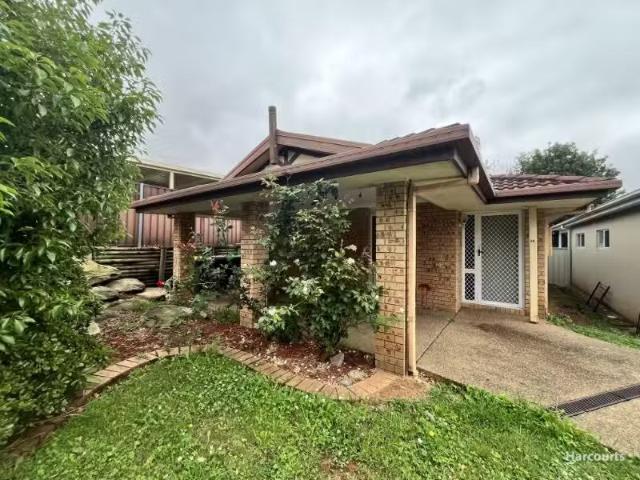14 Chalcedony Street, EAGLE VALE House for rent Listed by Cam.