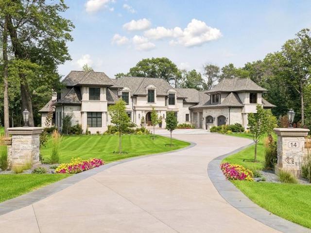 14 Cherrywood Cir, North Oaks, MN 55127