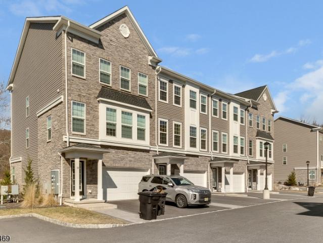 14 Coogan Ct, Morris Plains, NJ 07950 | MLS #4014