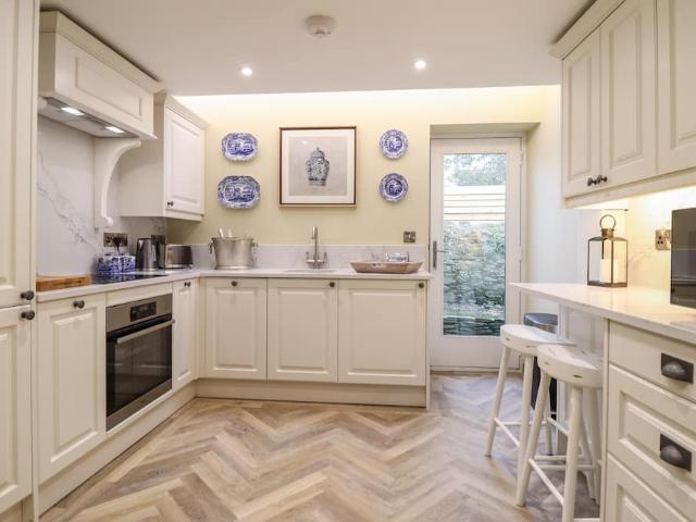 14 Crown Lane | Studio townhouse for rent #165119054 | Rentberry