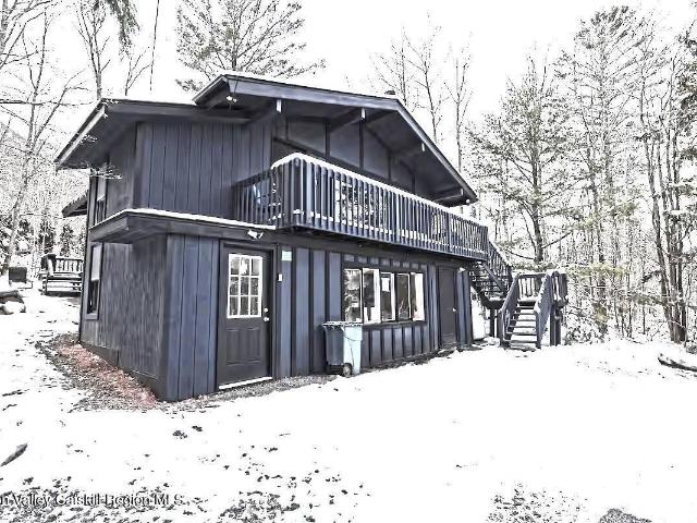 14 Creek Lane