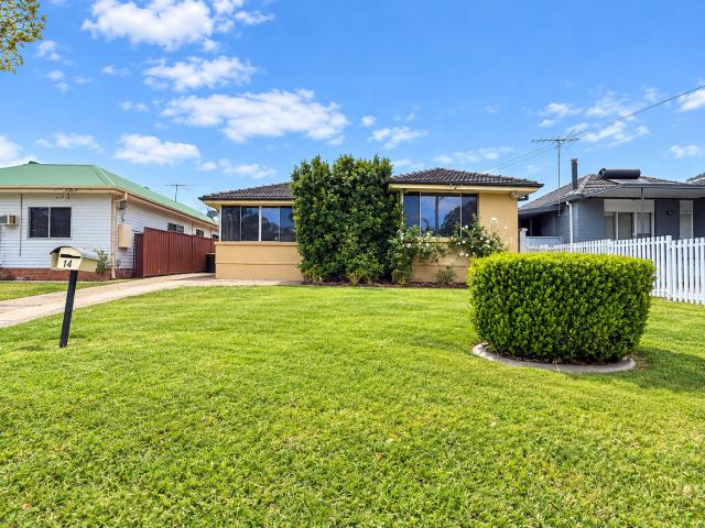 14 Devon Road Cambridge Park, NSW 2747