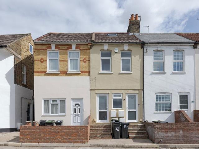 Dover Road East, Gravesend DA11, 1 bed flat to rent, £1,095 pcm | PrimeLocation