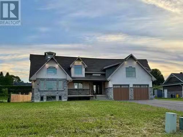 14 Fairway Drive N, Petawawa, ON, K8A 8N2 Luxury House for s.