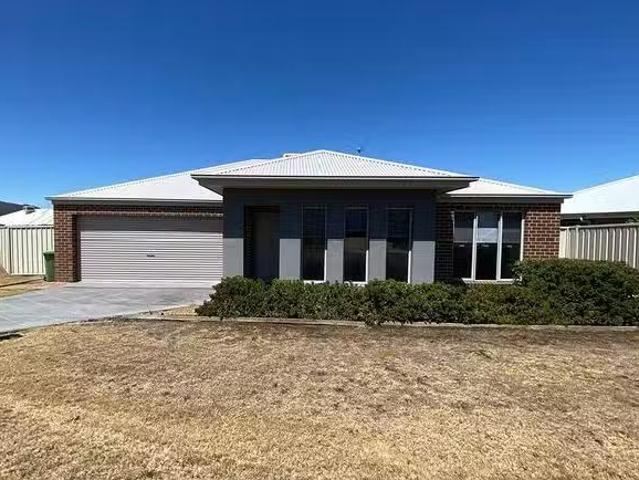 14 Fay Street, Hamilton Valley, NSW 2641