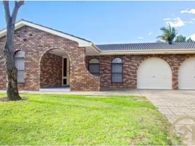 14 Glen Elgin Crescent, Edensor Park House for rent Listed by.