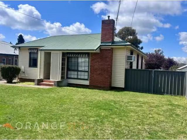 14 Glenroi Avenue, Orange House for rent Listed by Fiona Smit.