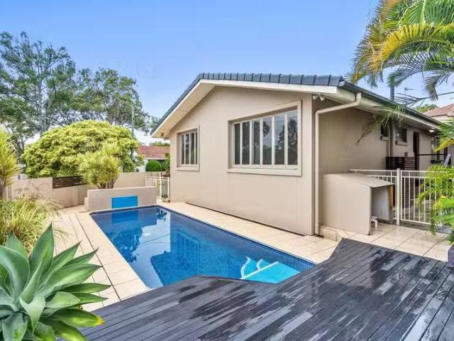 14 Greer Terrace, Southport, QLD 4215 House for Rent