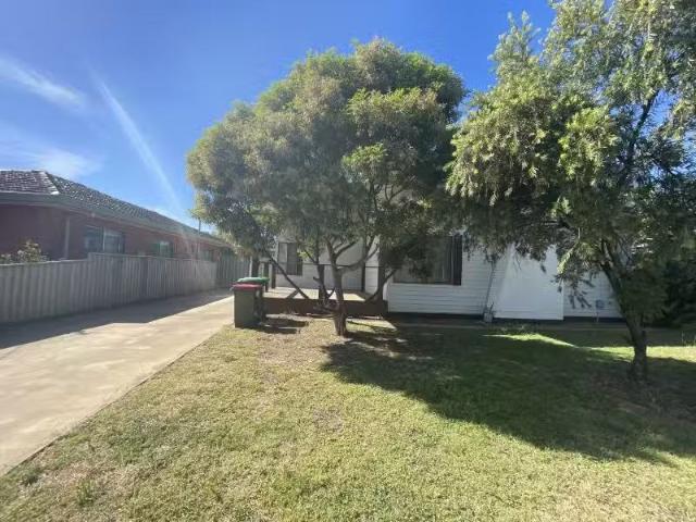 14 Hampden Street, Dubbo House for rent Listed by Renay Armst.