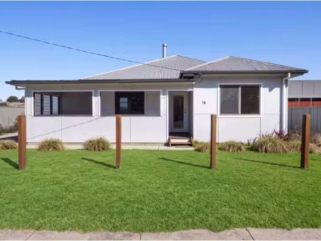 14 Hill Street, Molong House for rent Listed by Dearne Yeghoy.