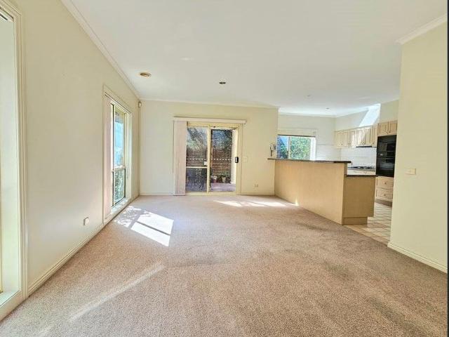 14 Hutchinson Dr, Kew