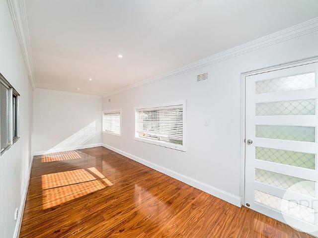 14 Inglis Street, Lake Albert NSW 2650