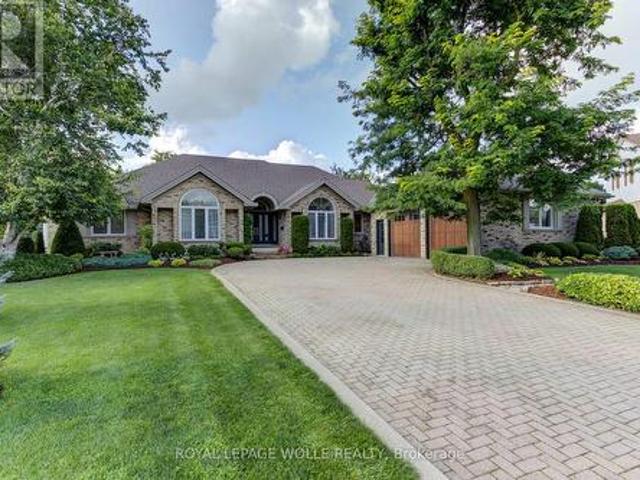 14 James Court, Woolwich, ON, N0B 2M1 Luxury House for sale | Listing ID X13228 | Royal LePage Carriage Trade Luxury Properties