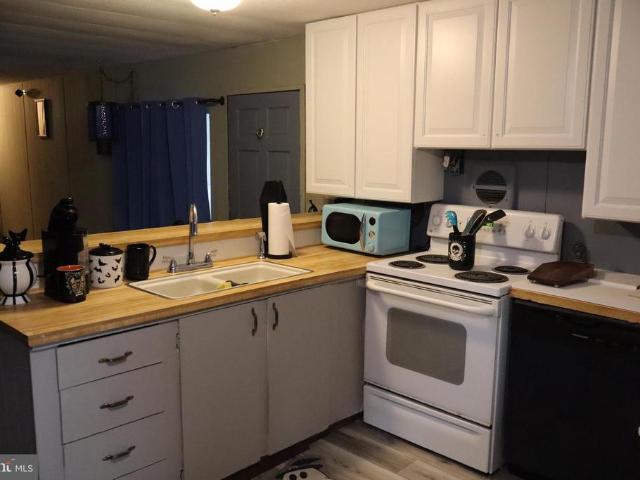 14 Kingfisher Way